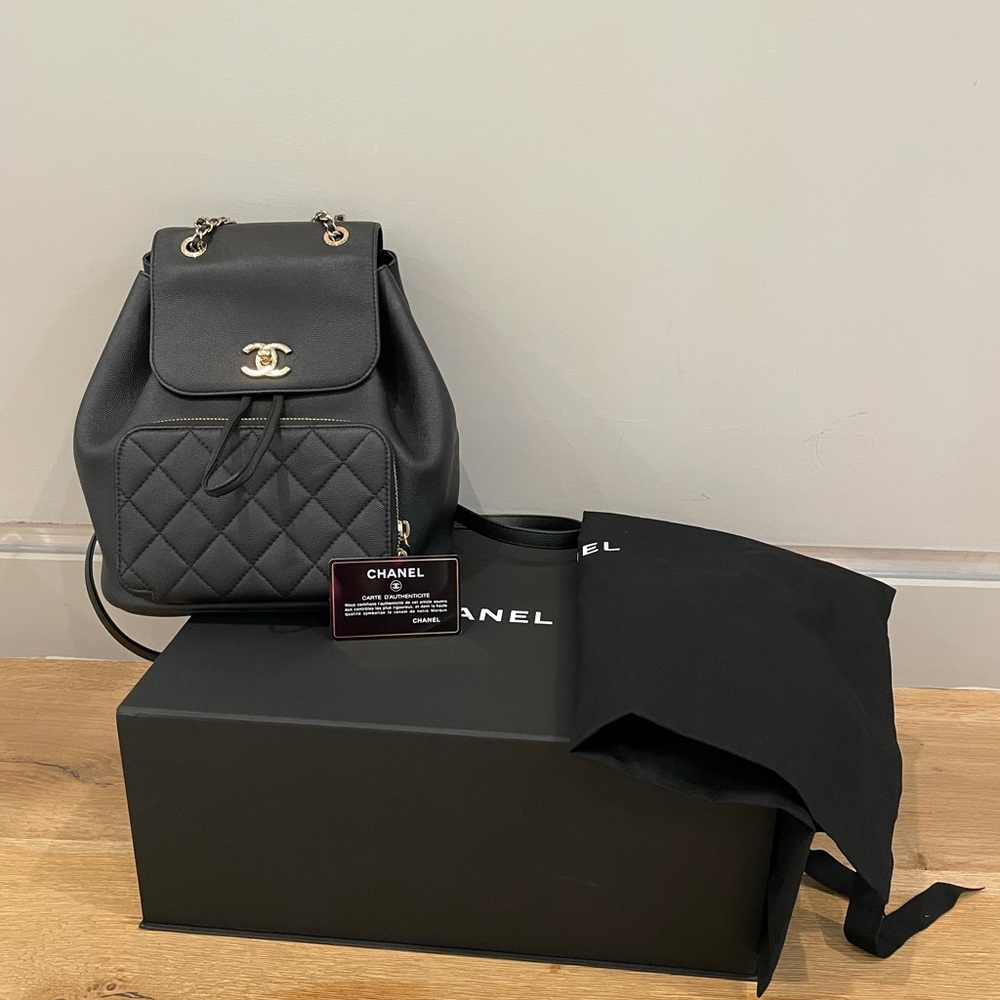 💯 Authentic Chanel Backpack black caviar leather